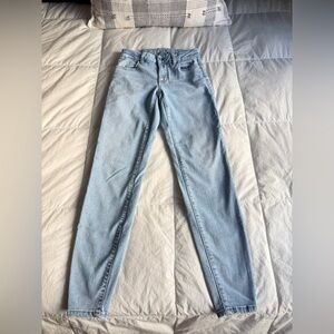 American Eagle Outfitters Light Wash Curvy Jegging